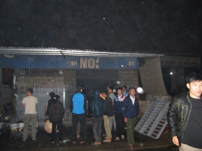Bất cẩn khi đun bếp củi, nhà kho cháy rụi - ảnh 2
